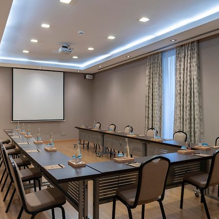 Vincci Seleccion Posada Del Patio Malaga Exterior photo A meeting room