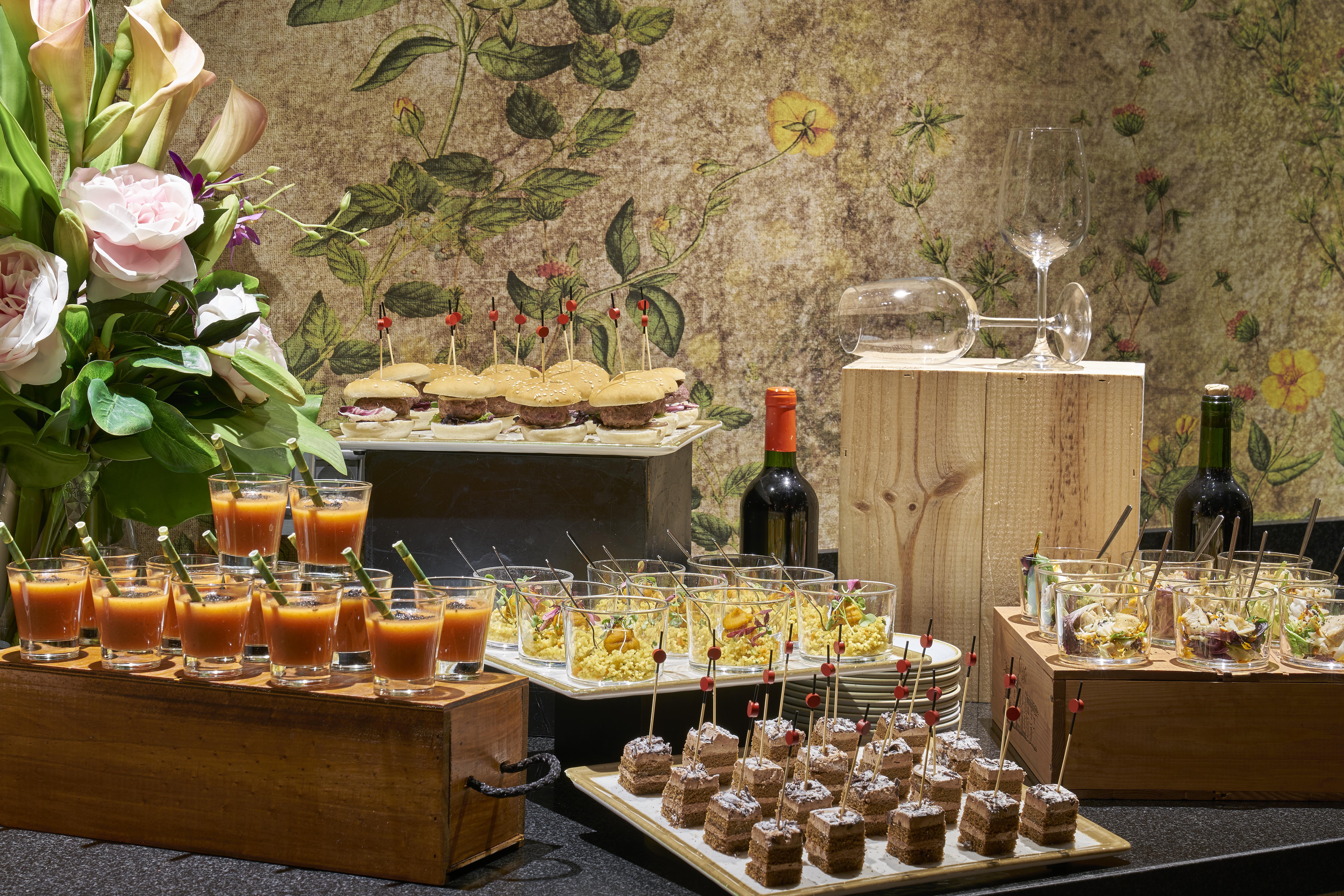 Vincci Seleccion Posada Del Patio Malaga Exterior photo A buffet of tapas