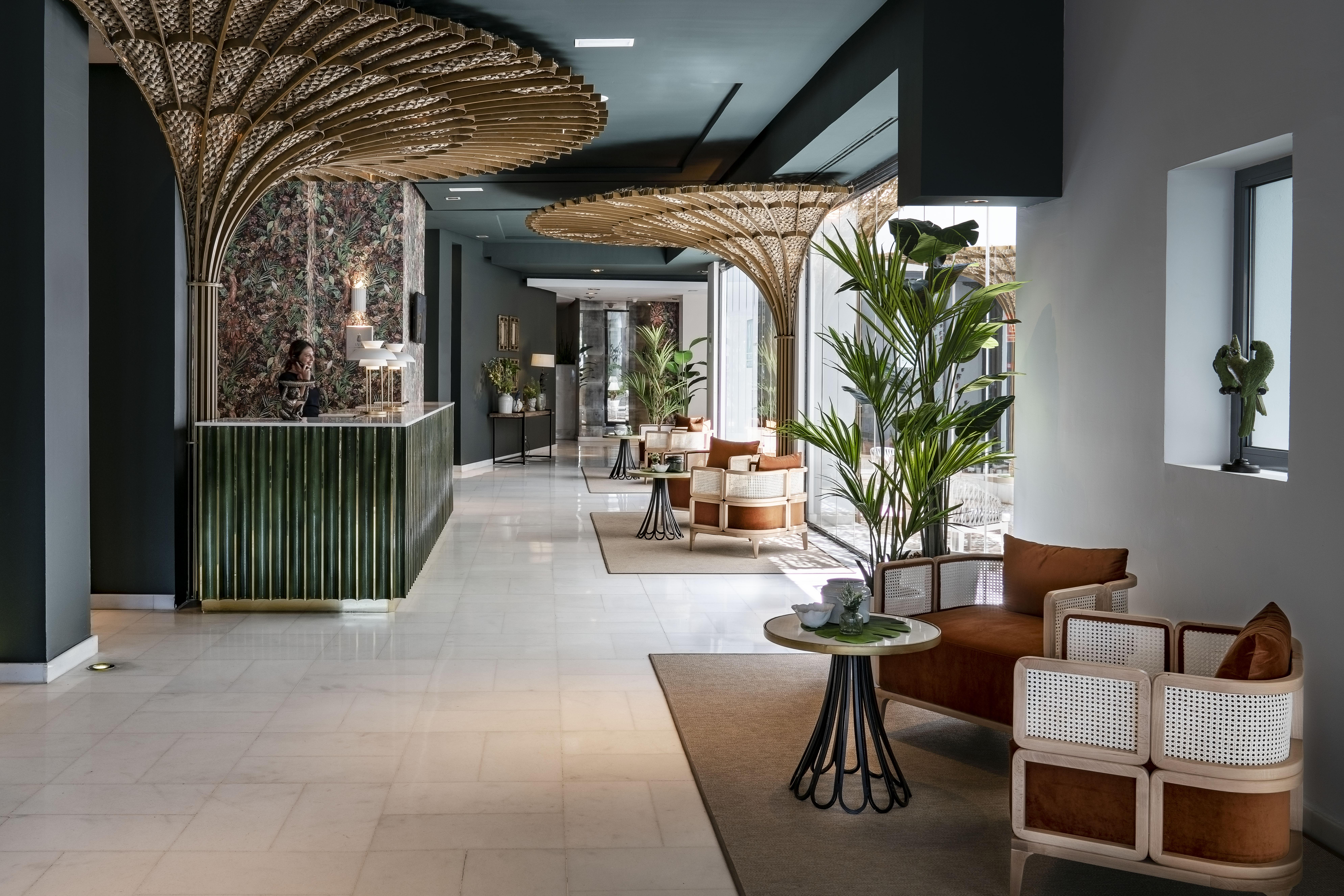 Vincci Seleccion Posada Del Patio Malaga Exterior photo The hotel's lobby