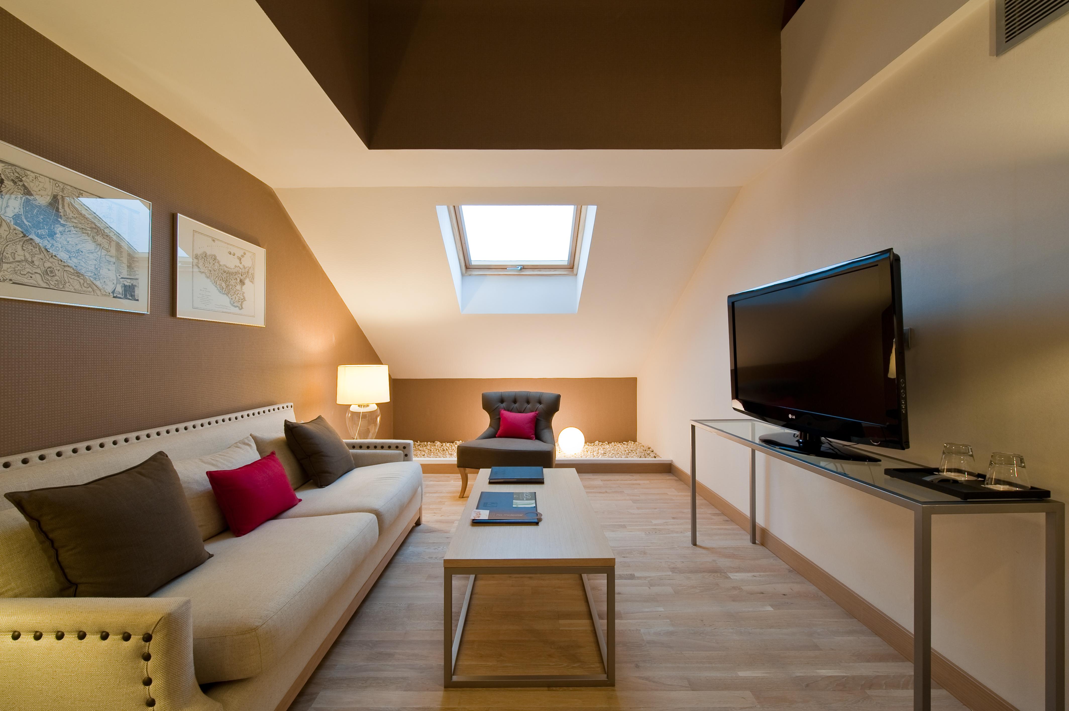 Vincci Seleccion Posada Del Patio Malaga Room photo A living room in a hotel