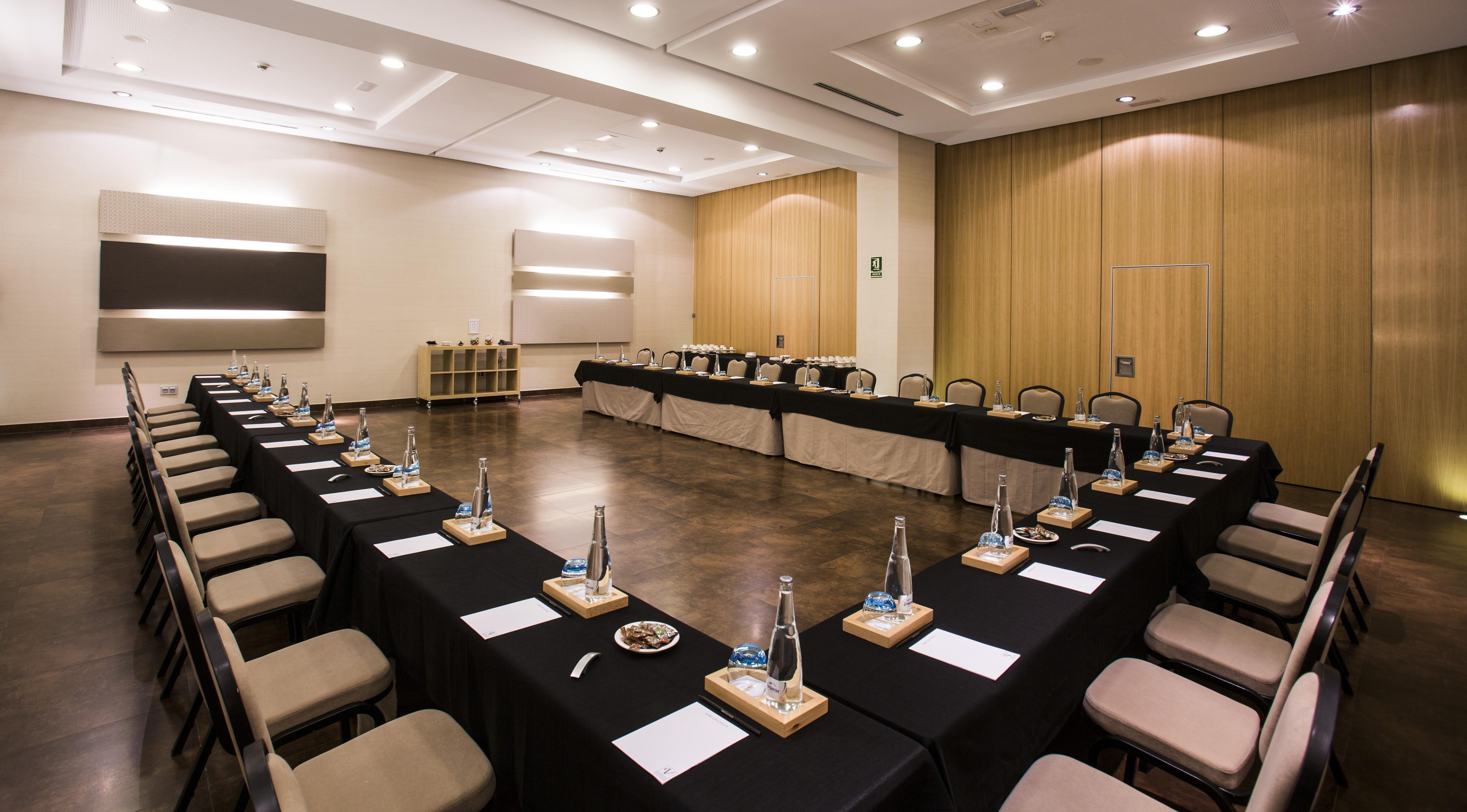 Vincci Seleccion Posada Del Patio Hotel Malaga Exterior photo Meeting room