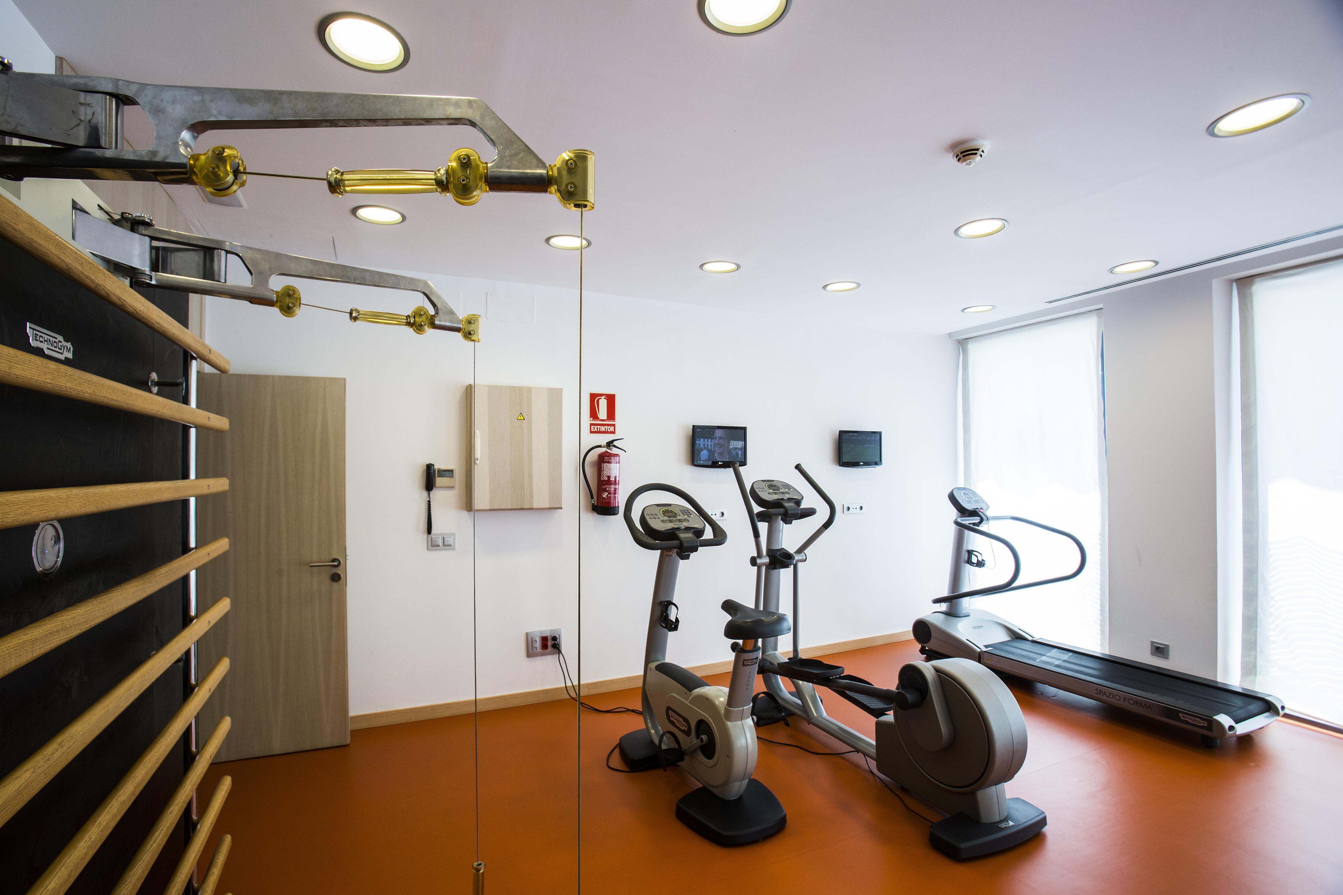 Vincci Seleccion Posada Del Patio Malaga Exterior photo A gym at a hotel