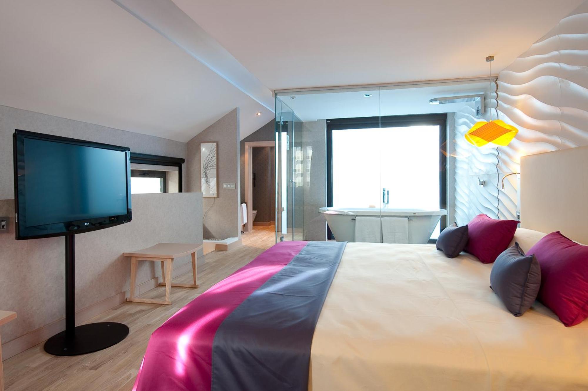 Vincci Seleccion Posada Del Patio Malaga Exterior photo A room at the hotel